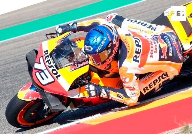 El piloto catalán Álex Márquez (Repsol Honda Team) durante una de las sesiones de entrenamiento celebrada este viernes en el circuito turolense de Motorland Alcañiz, donde este fin de semana se disputa una prueba del Campeonato del Mundo de MotoGP. EFE/Javier Cebollada