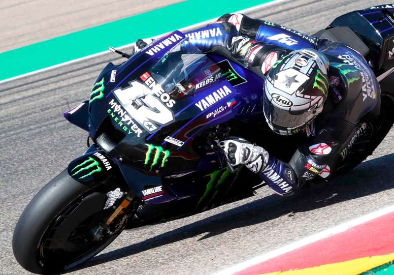 El piloto catalán Maverick Viñales (Monster Energy Yamaha) durante una de las sesiones de entrenamiento celebrada este viernes en el circuito turolense de Motorland Alcañiz. EFE/Javier Cebollada