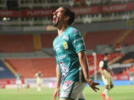 León demuestra sus dotes de líder. EFE