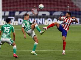Atleti y Betis se enfrentan este sábado. EFE