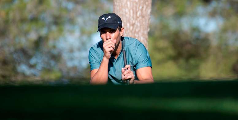 El tenista Rafa Nadal durante su participación este sábado en el Campeonato de Baleares de golf para profesionales que se celebra en el Golf Maioris de Mallorca. EFE/Cati Cladera