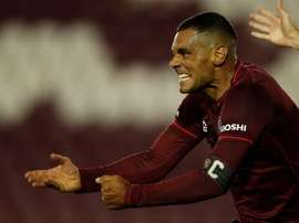 Un doblete del inmortal Sand tumba a Alves y Sao Paulo. EFE