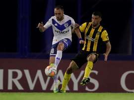 Peñarol frustra a Vélez y saca petróleo. EFE