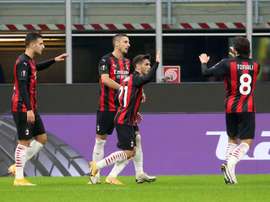 La génération 99 offre la tête de son groupe au Milan. EFE