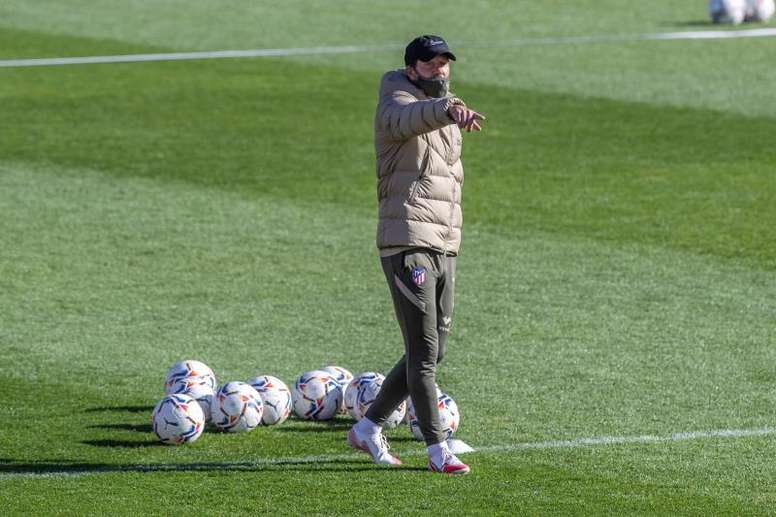 Atlético de Simeone enfrenta o Barcelona pela 10ª rodada do Campeonato Espanhol. EFE/Rodrigo Jiménez