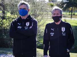 El ayudante de Tabárez dio positivo en coronavirus. EFE