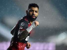 Flamengo aguantó los últimos minutos con uno menos. EFE
