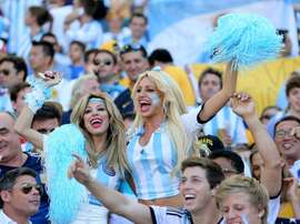 Maradona inspiró el himno argentino que picó a los brasileños en 2014. EFE
