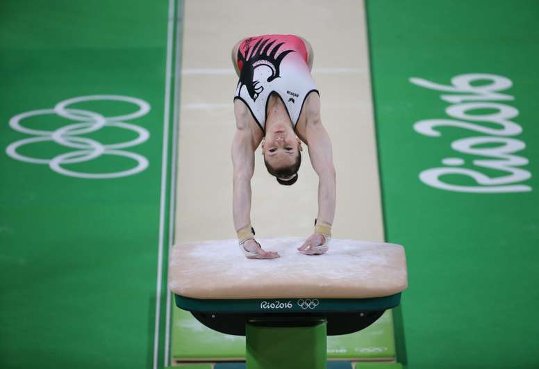 Un grupo de seis gimnastas alemanas, entre ellas Pauline Schäfer (en la imagen) que fue campeona del mundo en 2017 en barra de equilibrio, han acusado a la entrenadora Gabriele Frehse de haberlas sometidos a malos tratos durante años en el centro de alto rendimiento de Chemnitz. EFE/EPA/HOW HWEE YOUNG/Archivo