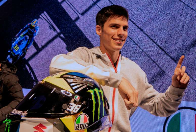 El vigente campeón del mundo de MotoGP, Joan Mir, atiende a los medios de comunicación este viernes en el circuit de Mallorca. EFE/ Cati Cladera