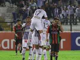 Alianza Lima se juega su puesto en la máxima categoría peruana. EFE