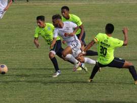 El fútbol profesional regresa a Bolivia tras ocho meses de parón. EFE