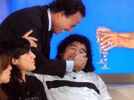 Julio Iglesias recordó a Maradona. EFE