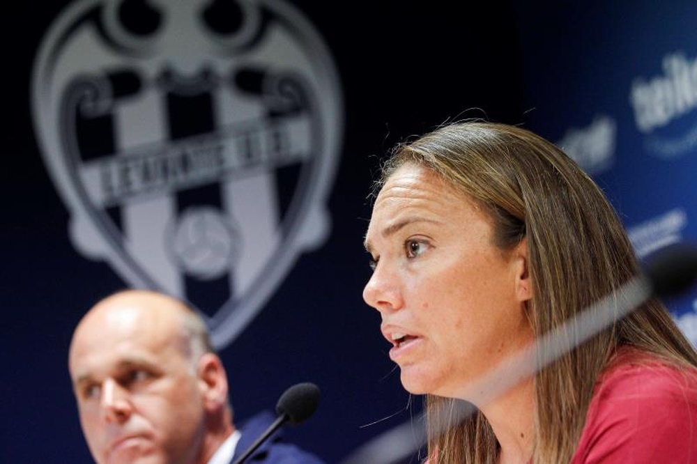 María Pry destacó el sacrificio del equipo para llegar a la final. EFE