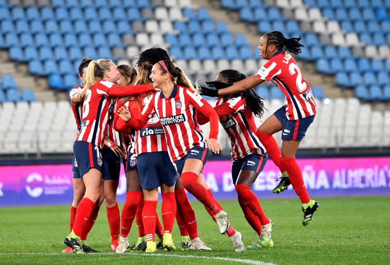 El Atlético Femenino celebró la Supercopa en Neptuno ...