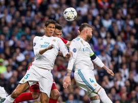El Real Madrid entrenó sin sus centrales titulares habituales. EFE