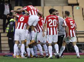 Alkorta félicite l'Athletic Bilbao pour sa victoire. EFE