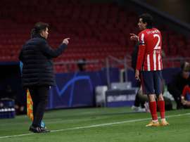 Giménez contó que, para él, llevar el '2' de Godín tiene presión extra. EFE