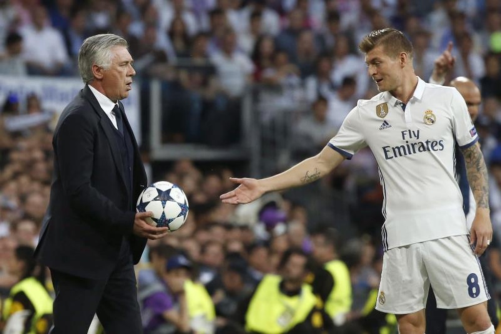 Ancelotti tiene que perfilar el once en el primer partido televisado de pretemporada. EFE