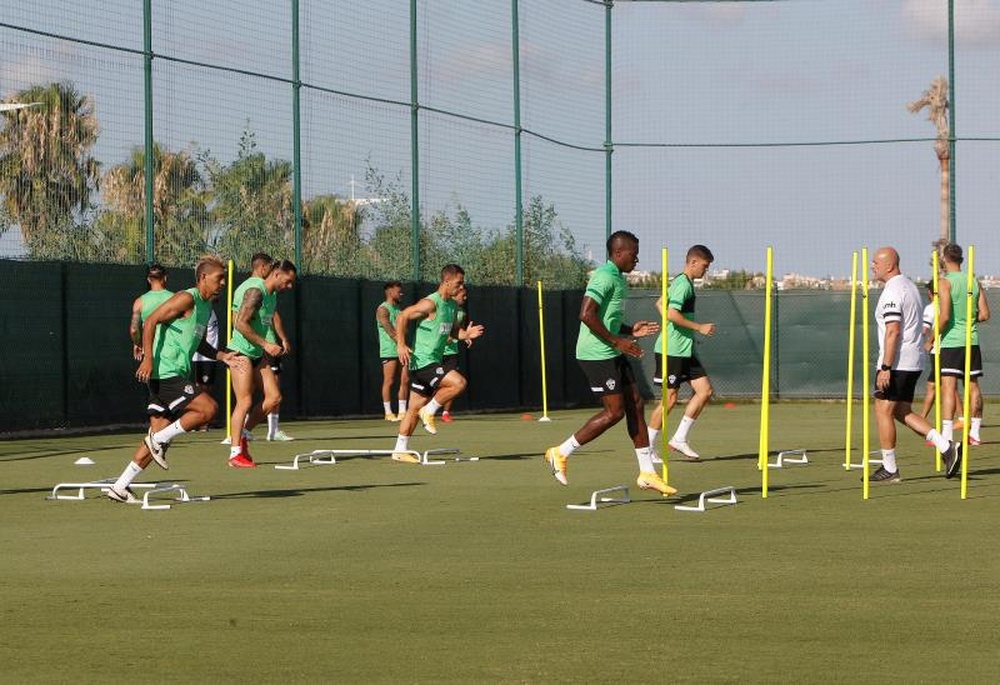 El Elche busca reforzar su plantilla. EFE