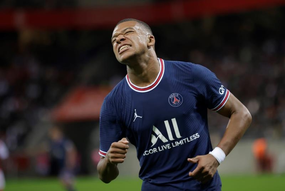 Guti entiende que era muy complicado que el PSG dejara ir a Mbappé. EFE