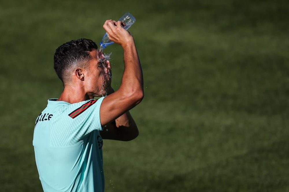 Solskjaer poderia dar descanso a Cristiano na estreia da Champions. AFP
