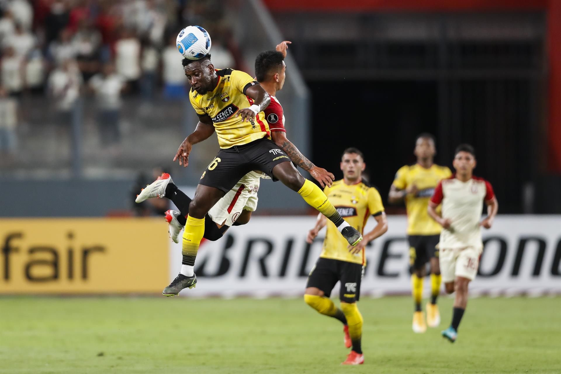 Barcelona deja con vida a América Mineiro