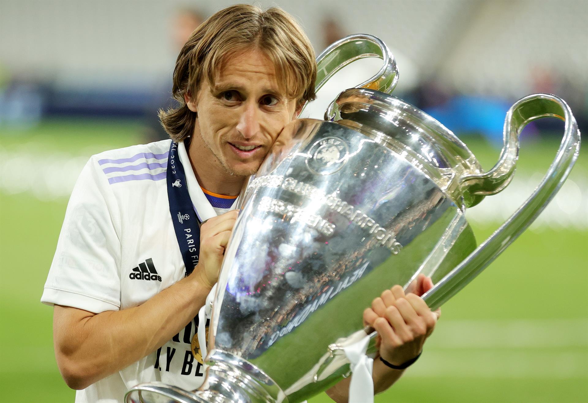 Cristiano Ronaldo, Isco e Ramos prestam homenagem a Modric