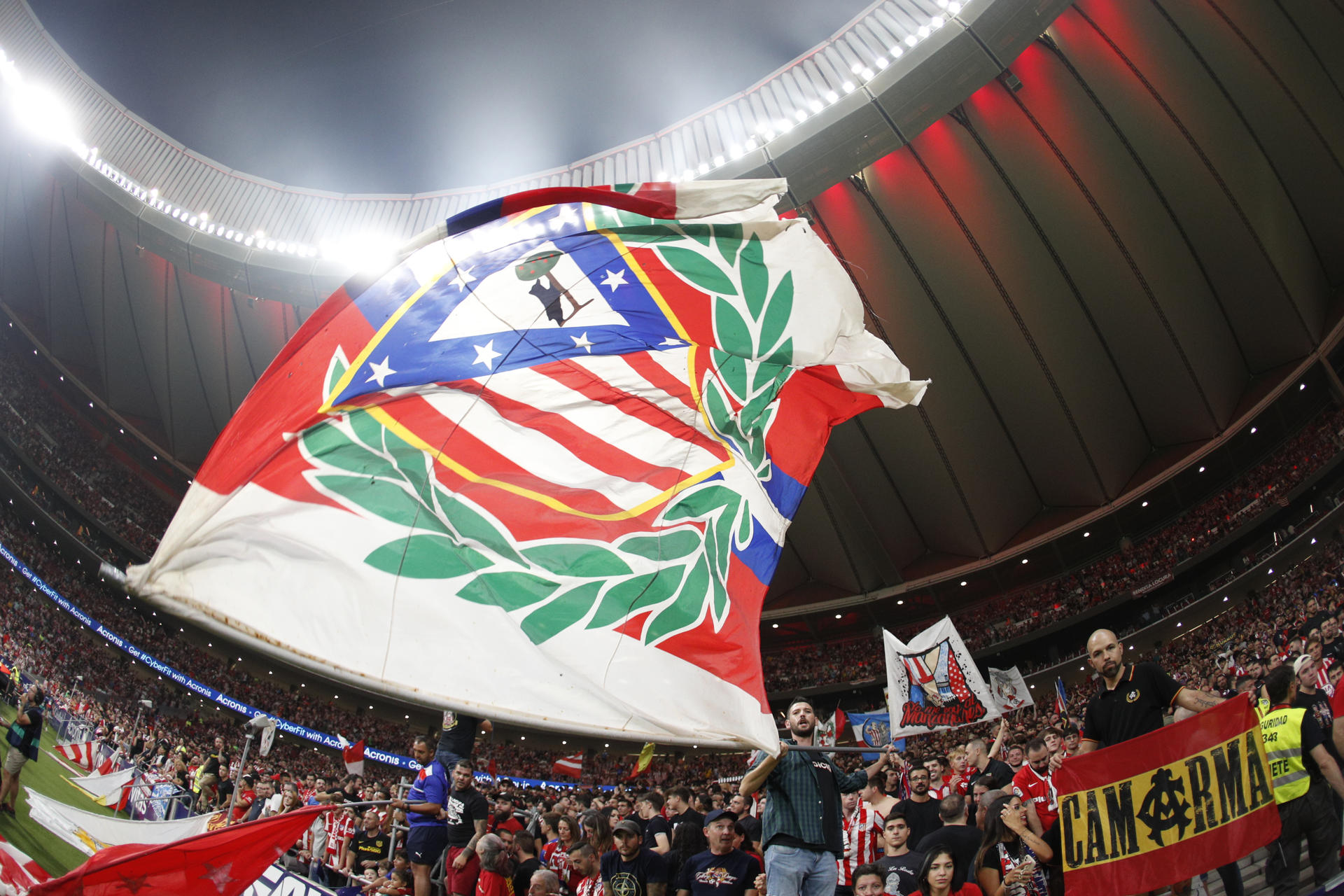 Ultras del Atleti provocan disturbios y son devueltos a Madrid