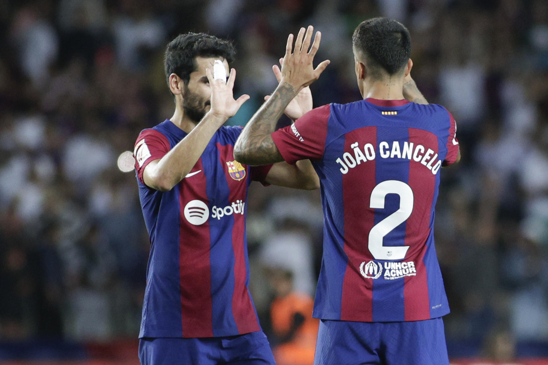 Cancelo en demande un peu plus