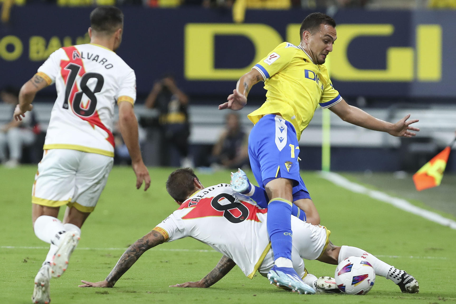 Trejo renuncia a la capitanía del Rayo