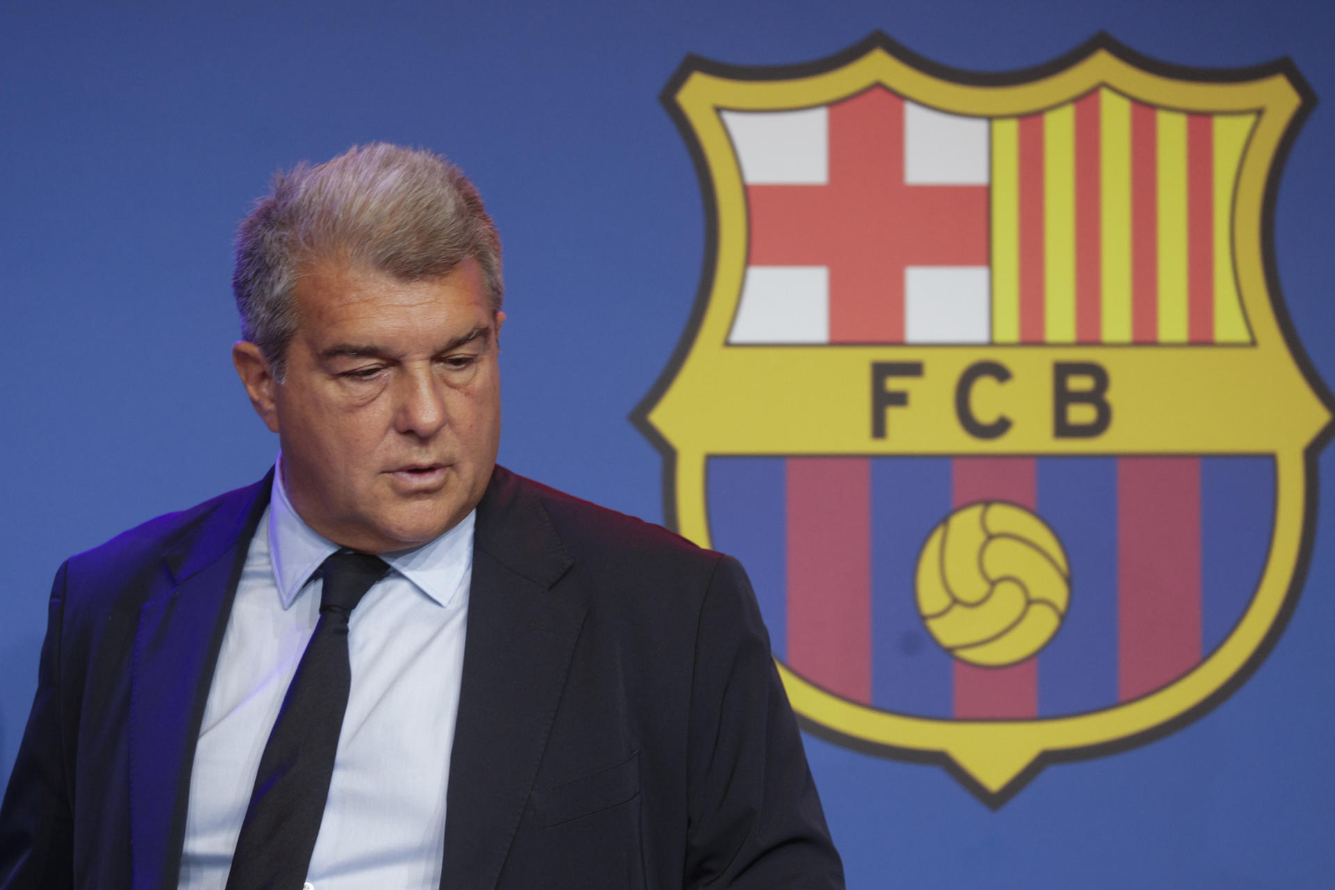 Laporta teria dado ordem para busca de substituto para Xavi