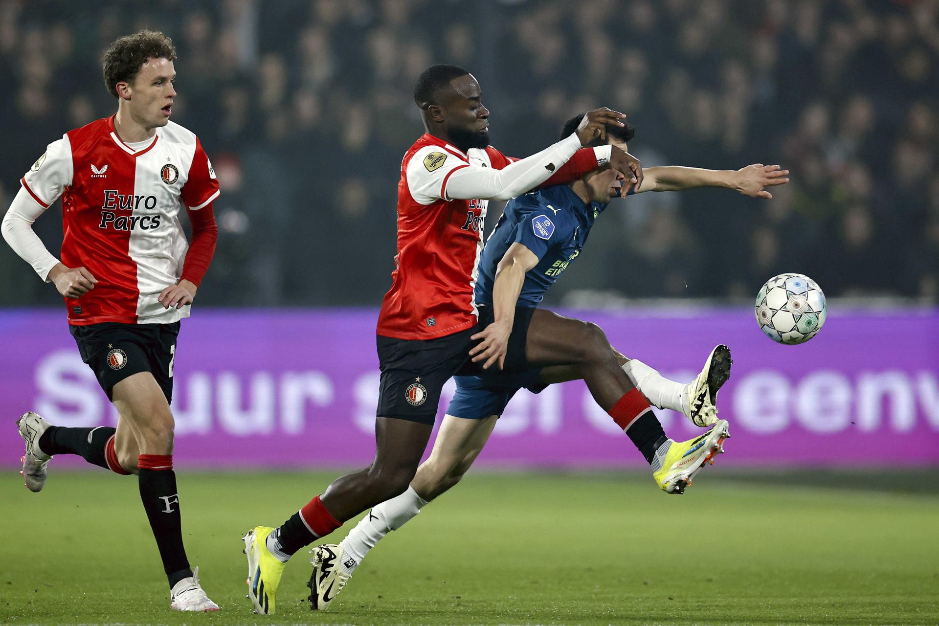 Geertruida targeted by Liverpool for defensive boost