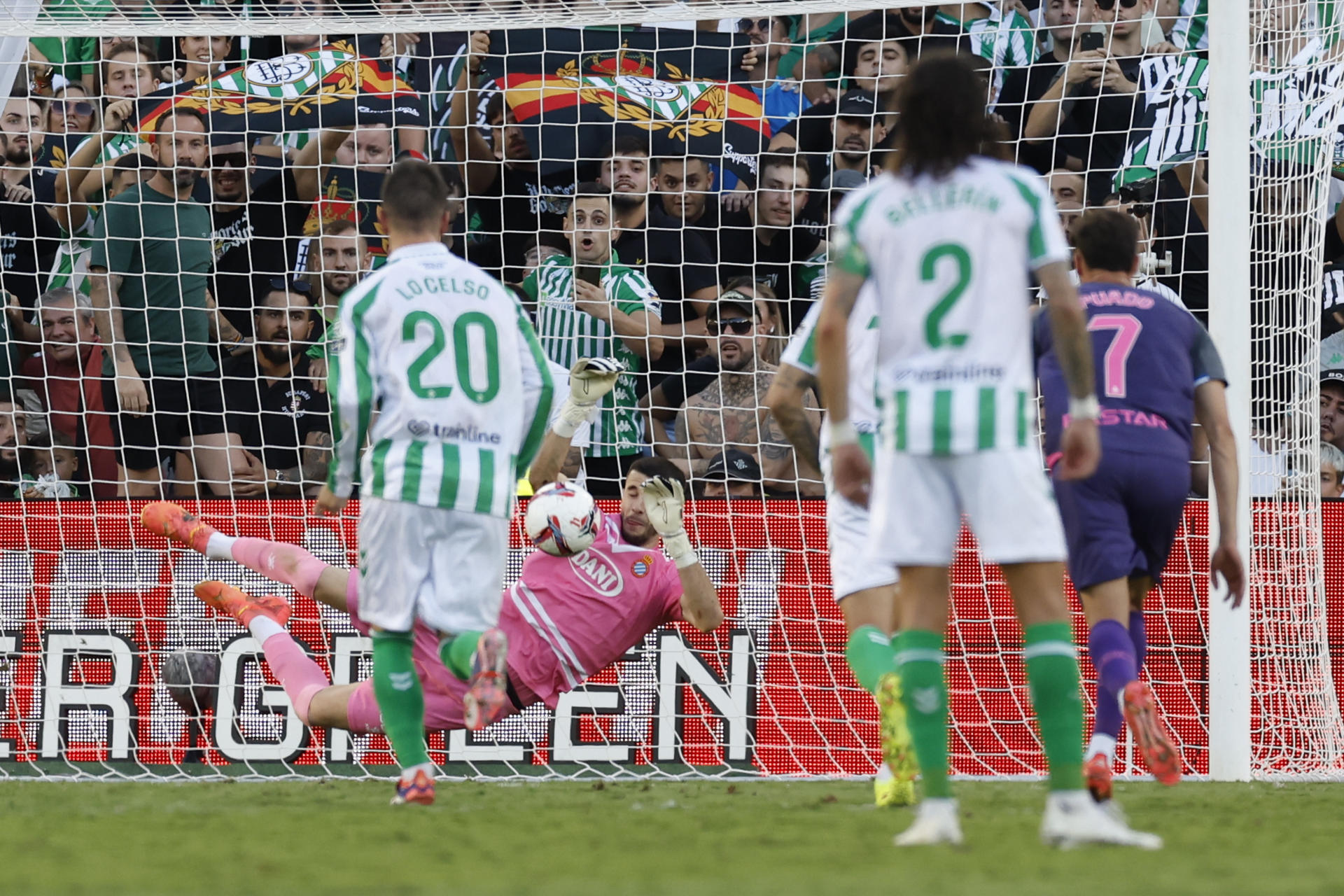 Joan García acepta y será del Barça la próxima semana