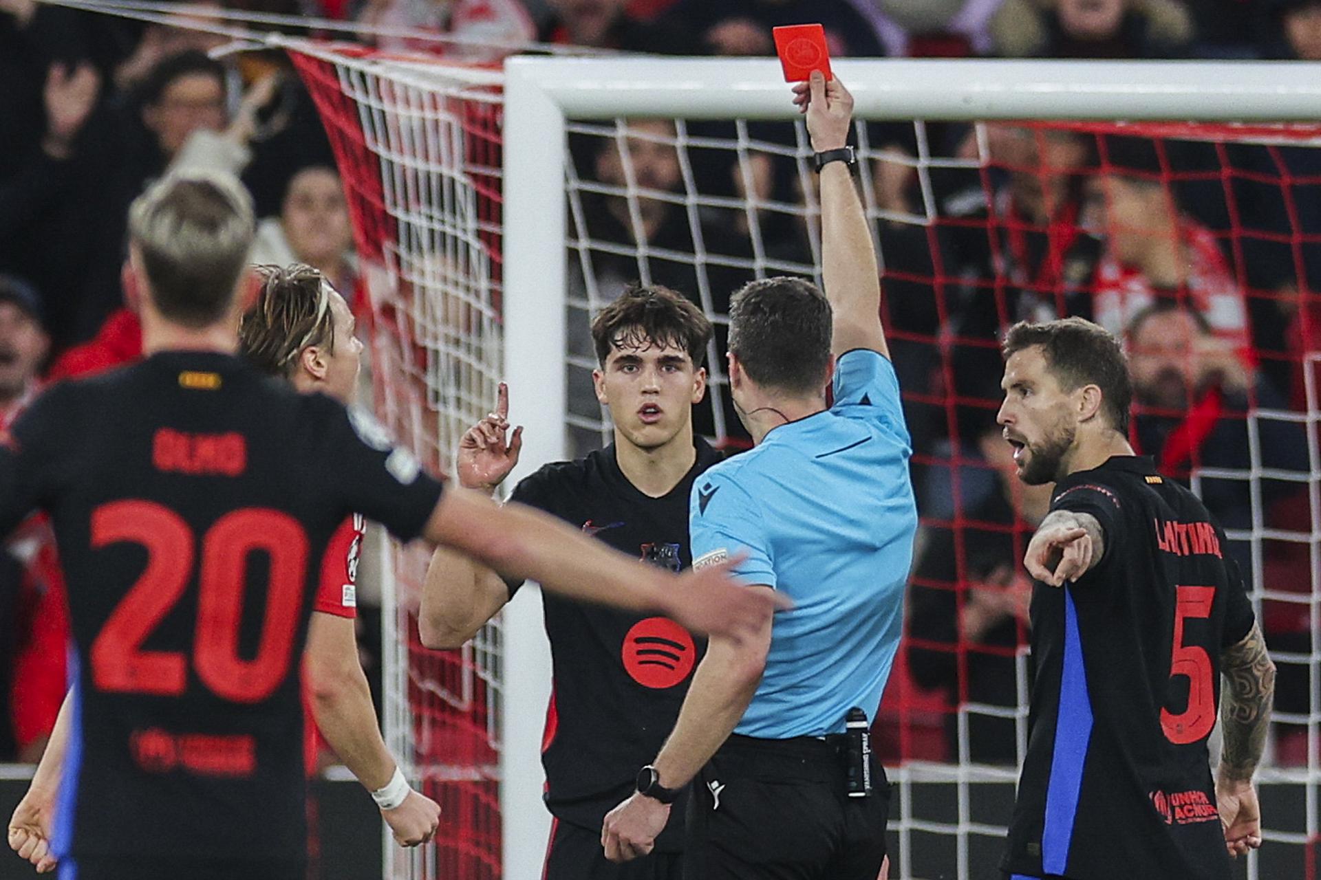 Zwayer, árbitro para la final de la Europa League con ayuda española