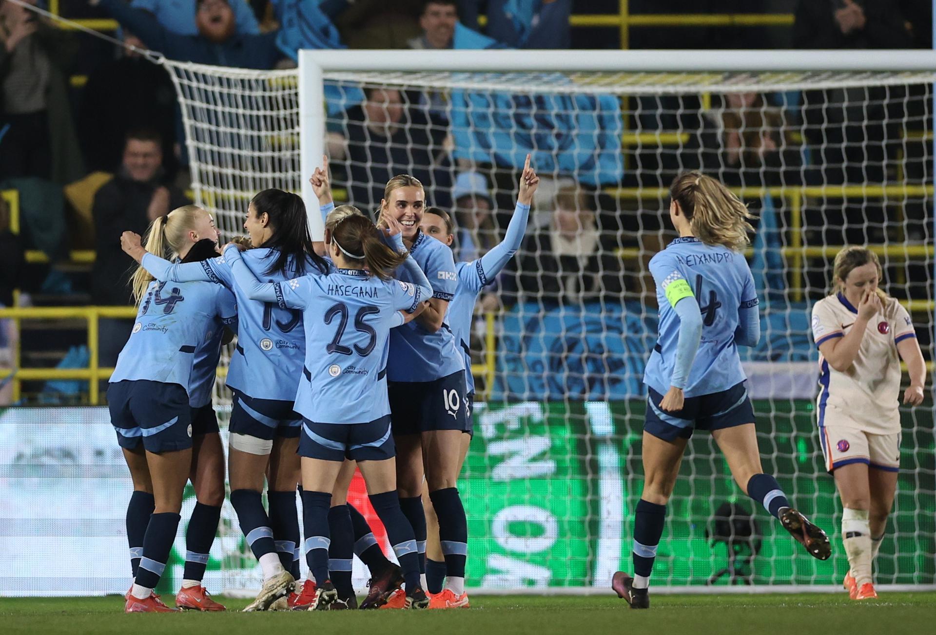 La FA prohíbe a las mujeres transgénero jugar en el fútbol femenino