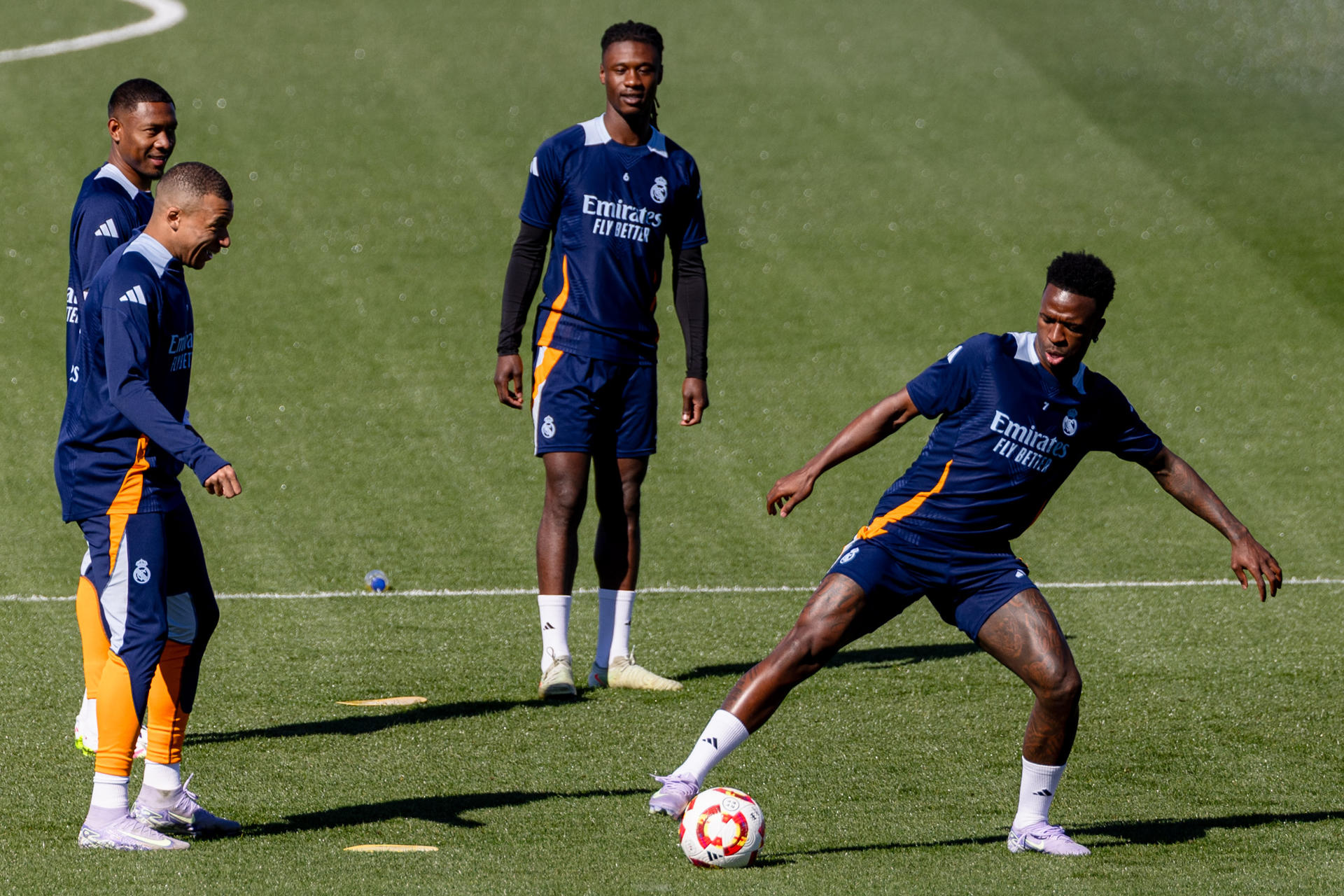 Vini y Mbappé entrenaron con el grupo y ya miran al Celta