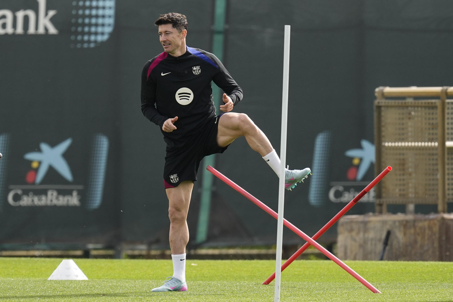 Lewandowski entrena y apunta a estar en Milán