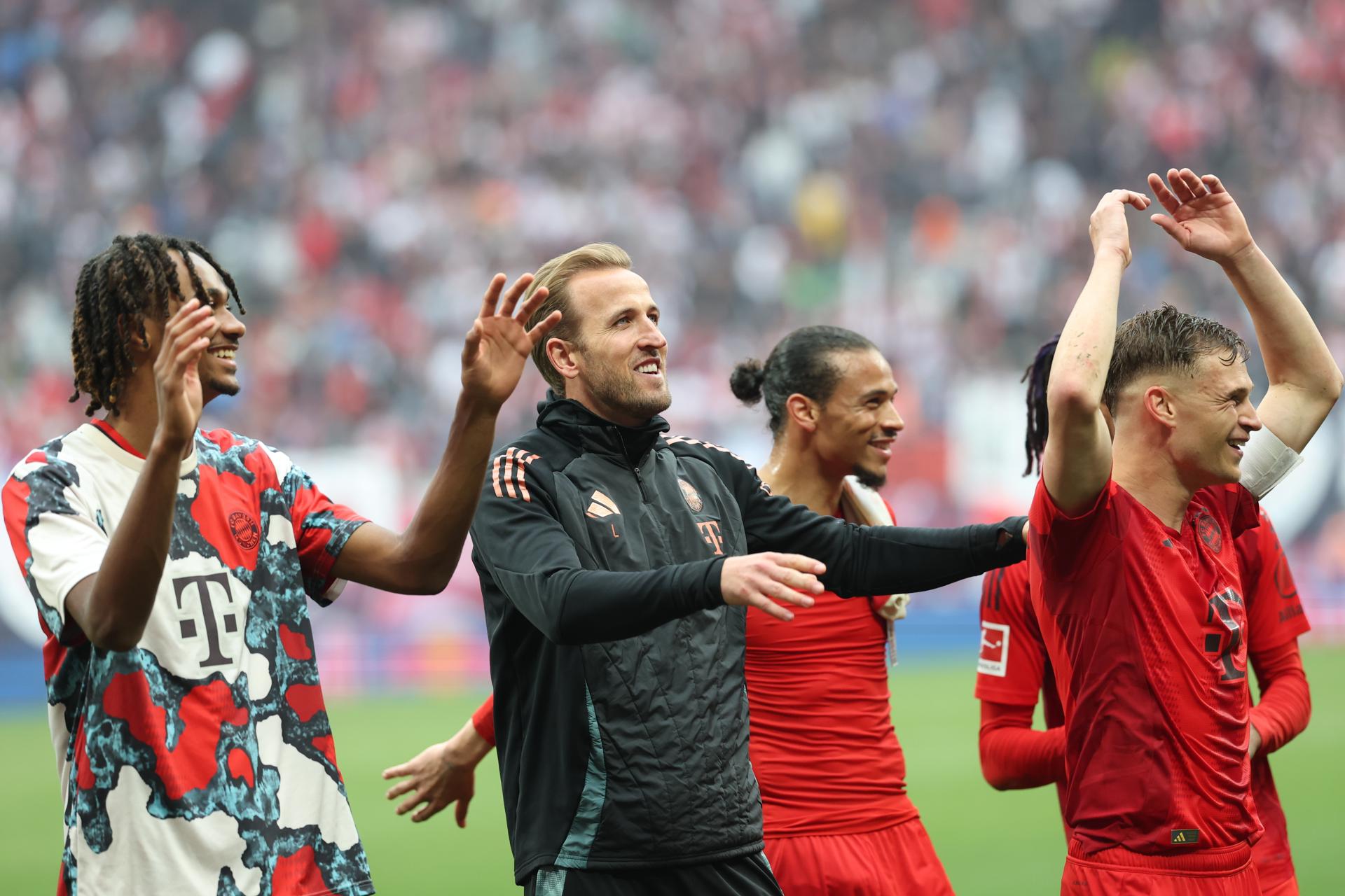 Kane comemora primeiro título da carreira