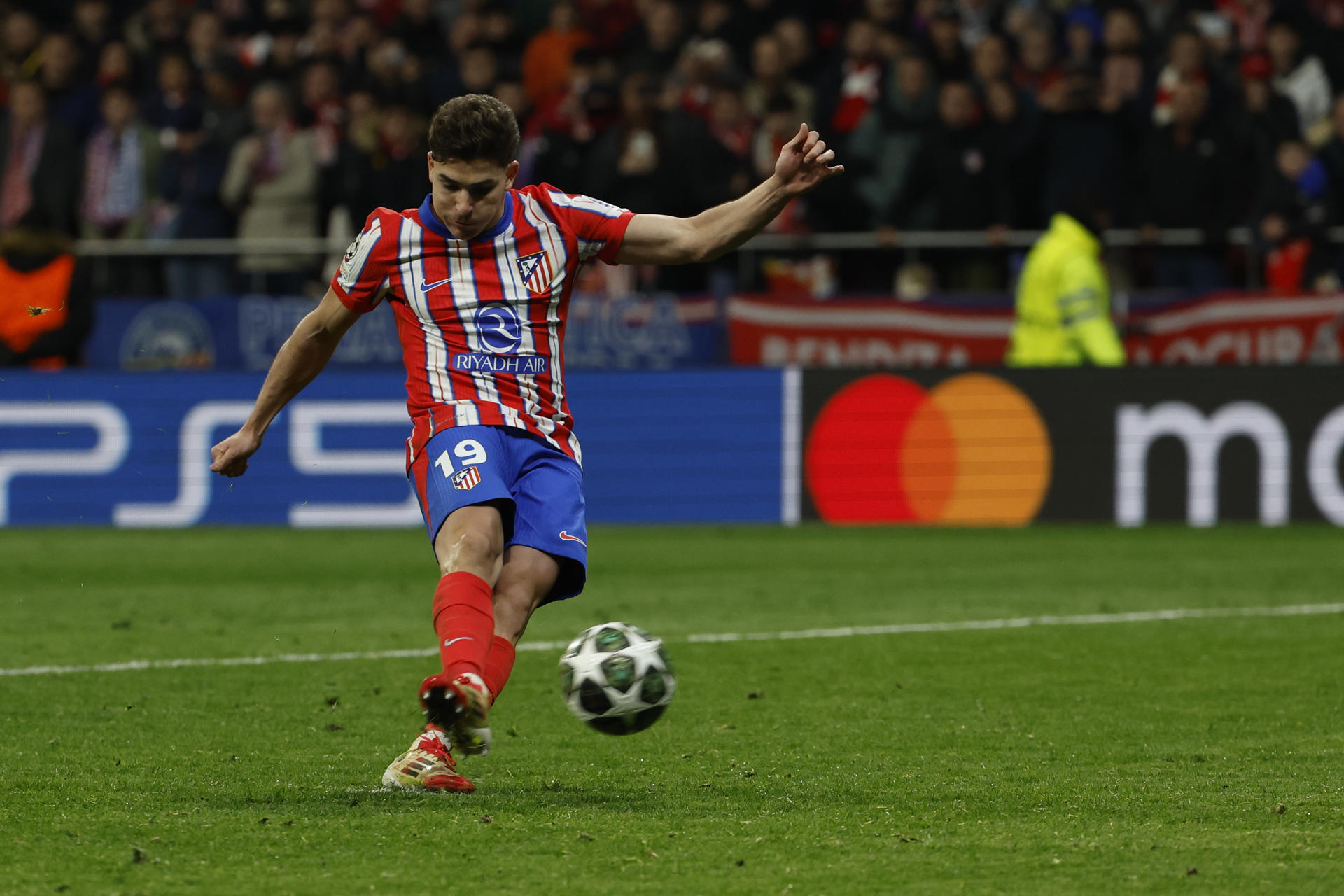 Alvarez says double-touch call 'impossible to spot' even after ten viewings