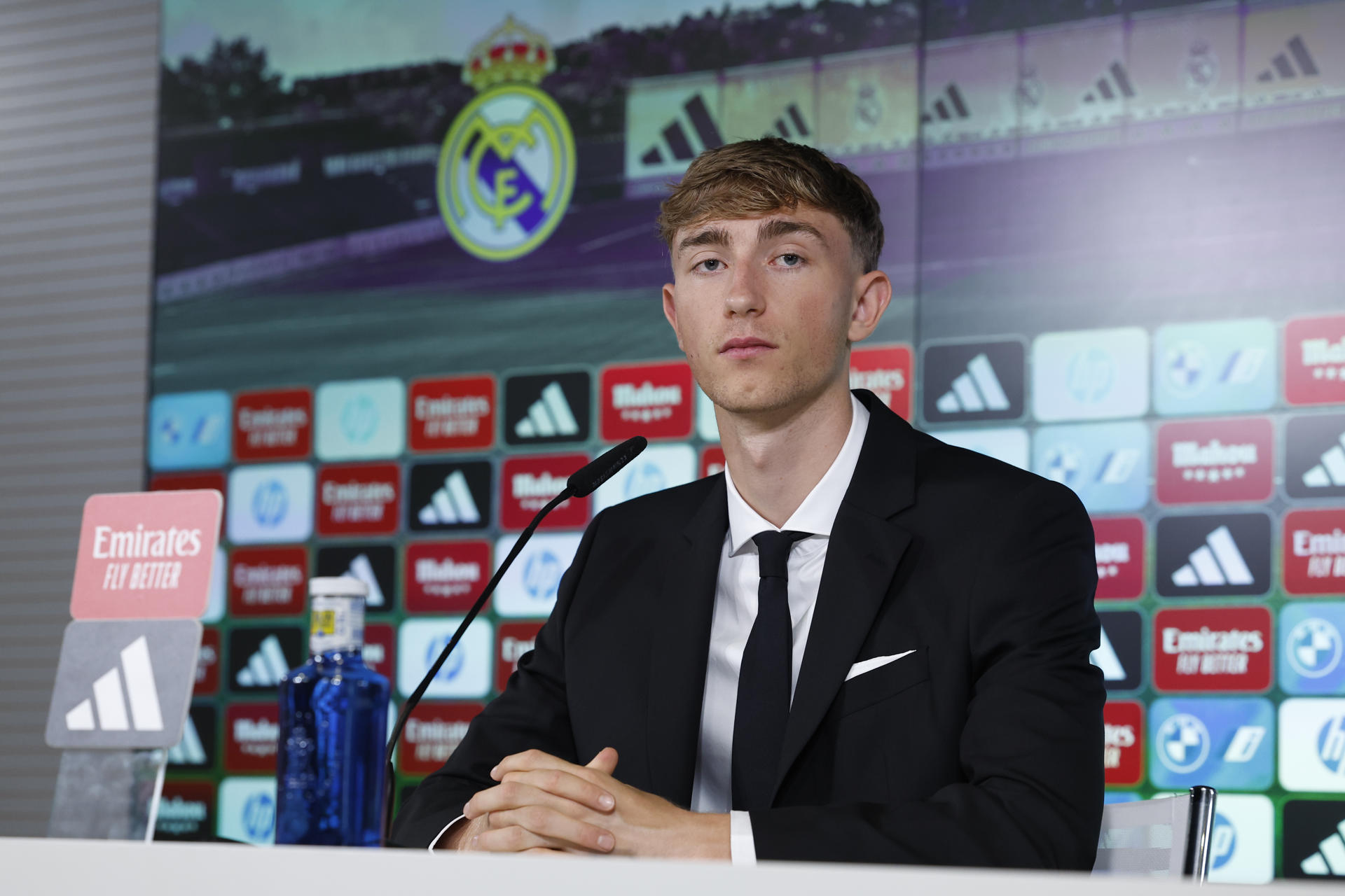 Huijsen lors de sa présentation : "Le Real Madrid est le club de ma vie"