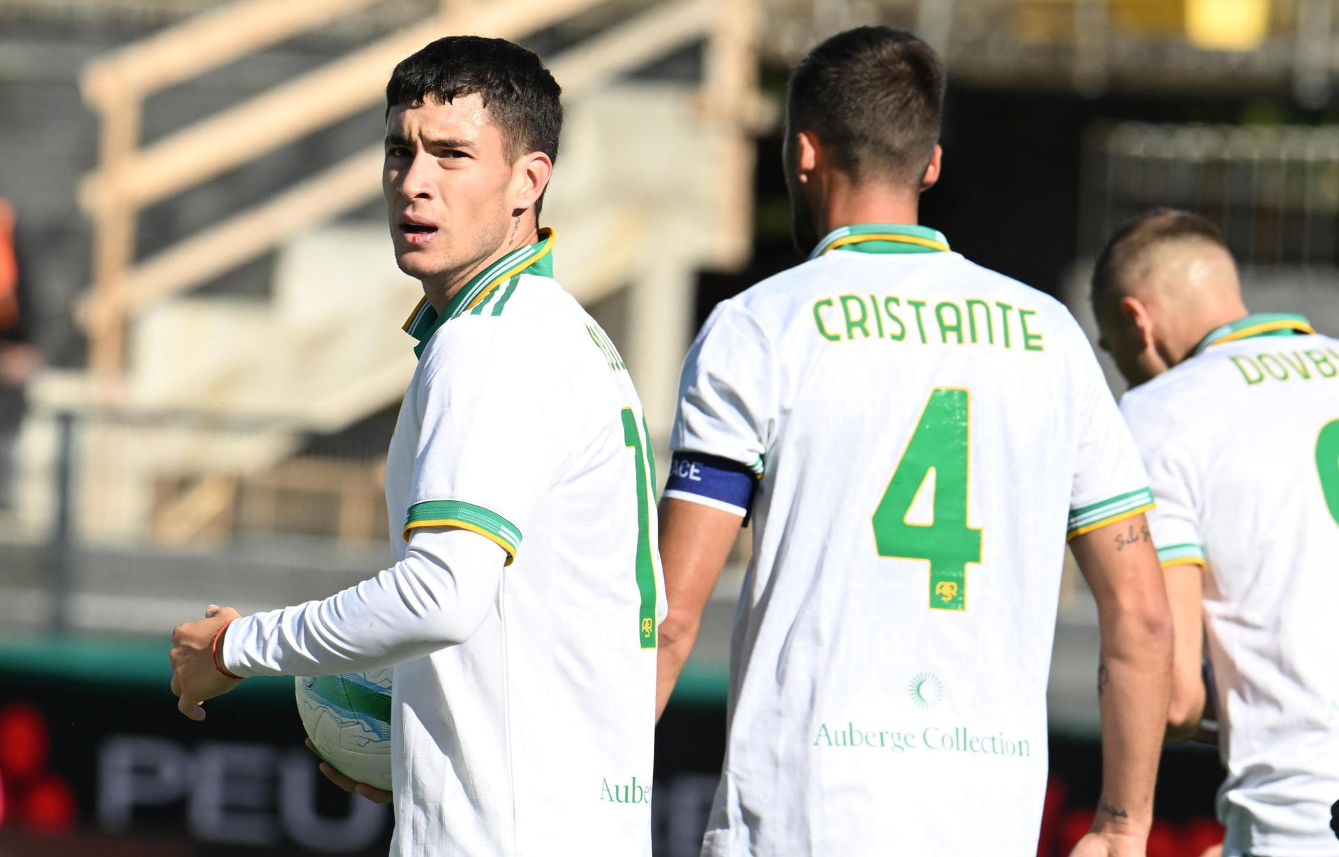 La Roma resta aggrappata alla vetta