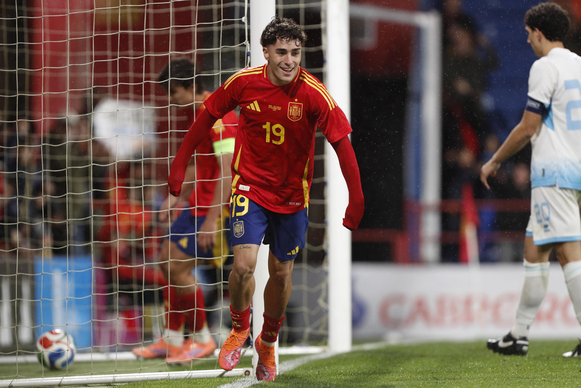 Jan Virgili sube peldaños con España y el Barça se frota las manos