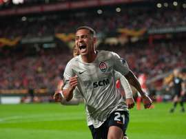 Alan Patrick marca o gol da classificação do Shakhtar na Europa League. Twitter/FCShakhtar