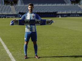 El español ya luce los colores blanquiazules. EFE