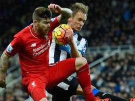 Sem espaço no conjunto de Klopp, Moreno deve rumar a outras paragens nesse verão. Twitter