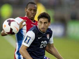 Alejandro Bedoya disputa un partido con la selección de Estados Unidos. AFP