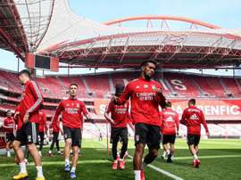 Benfica doa alimentos para ajudar pessoas sem abrigo. Twitter/SLBenfica