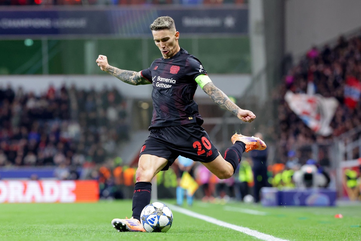 El Barça se plantea un giro en los laterales