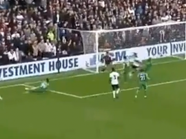 Aleksandar Mitrovic scores for Fulham. Captura